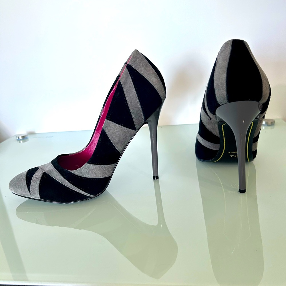 Charles Jourdan size 7 1/2M Black and gray felt 4” stiletto heels